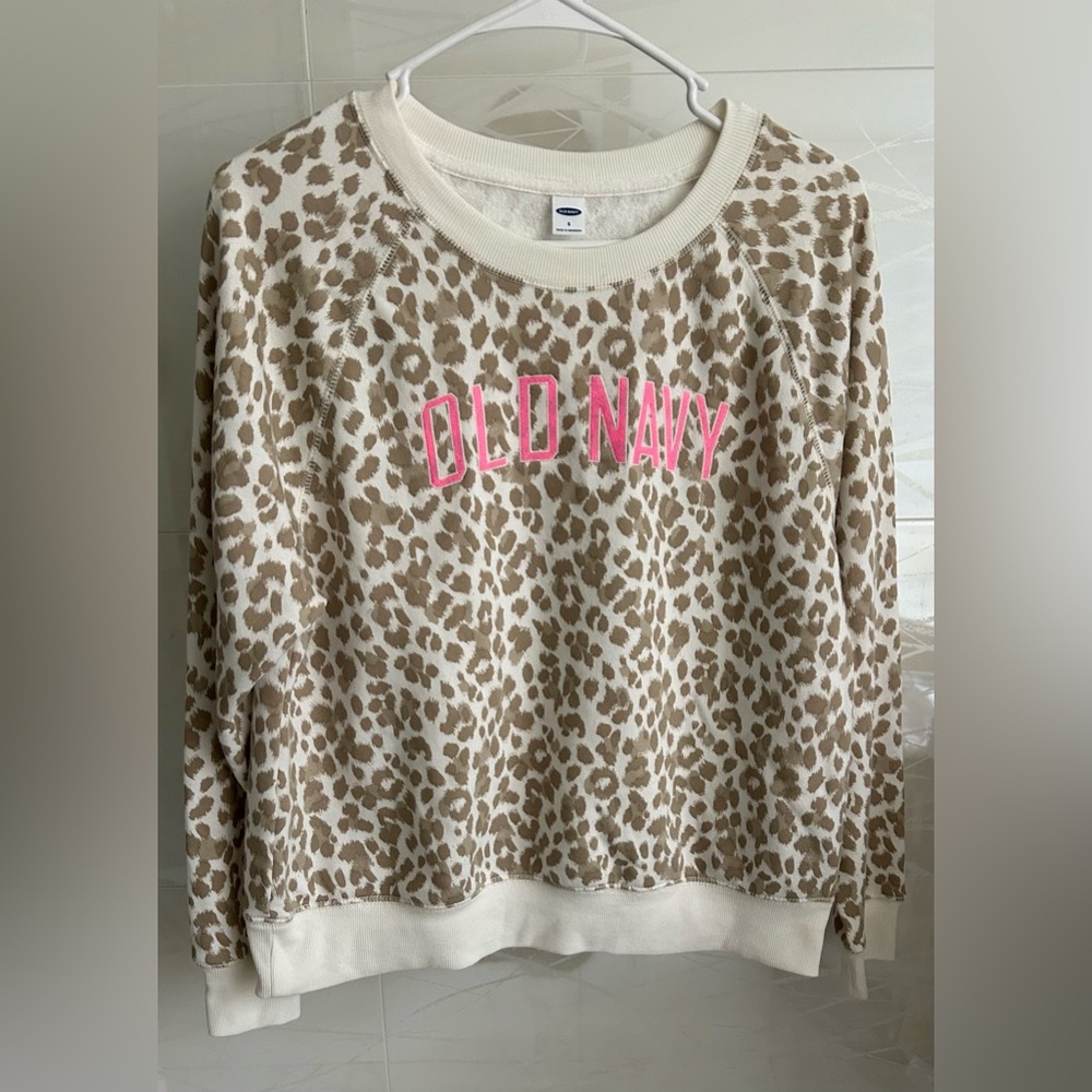 Old Navy Pink and Leopard Sweatshirt🎀